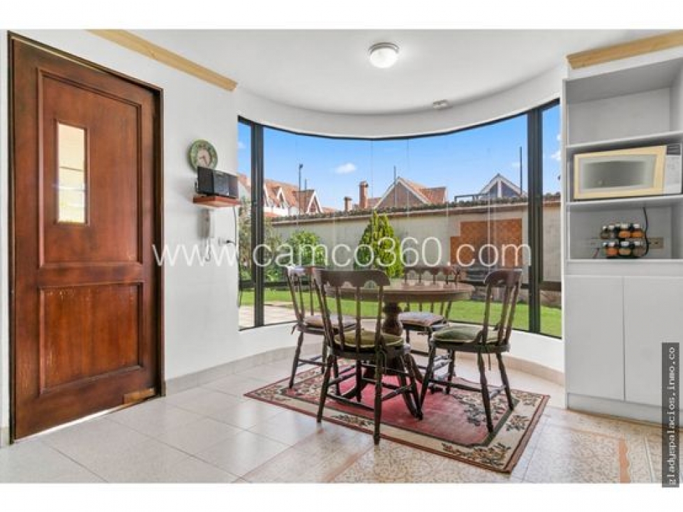 Vendo exclusiva casa en San José de Bavaria   MB