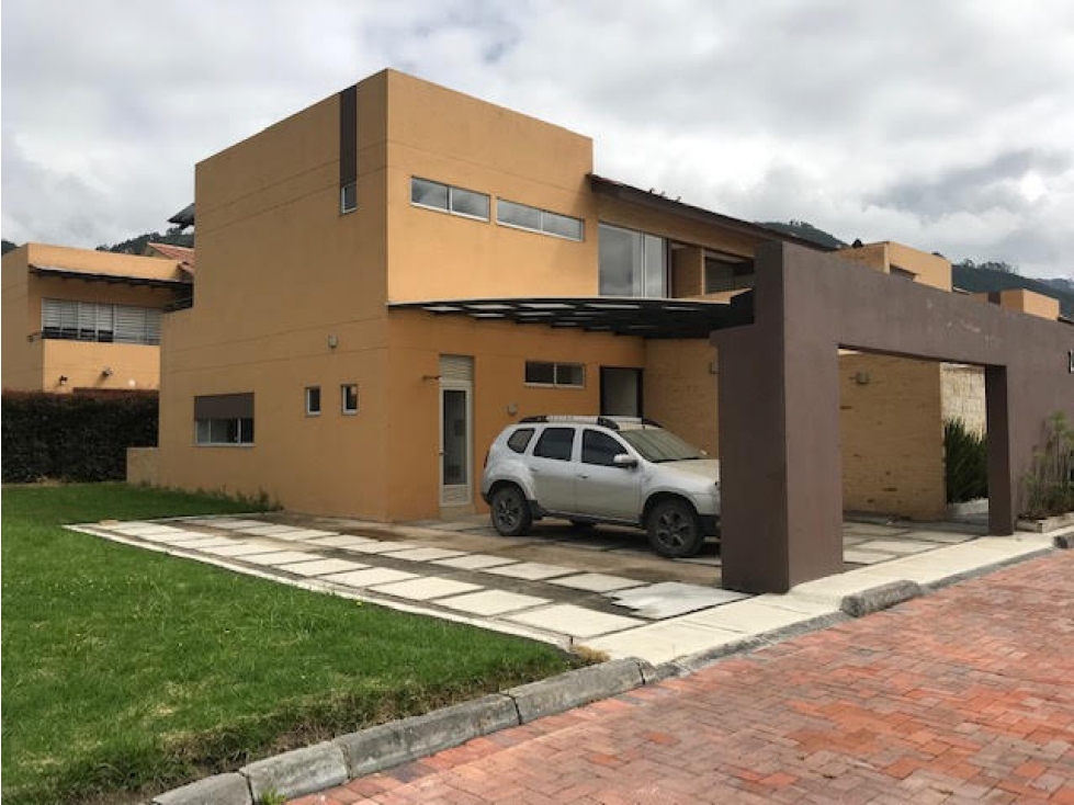 MAGNIFICA CASA EN VENTA EN CAJICA CONJUNTO CON CLUB HOUSE