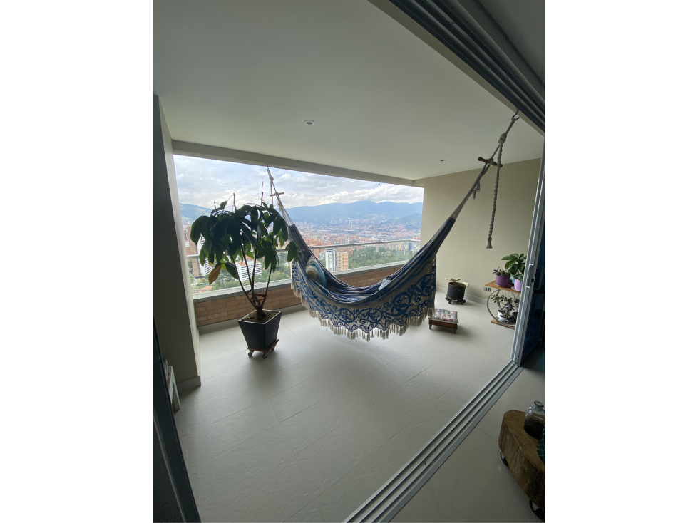 Apartamento en El Poblado piso alto