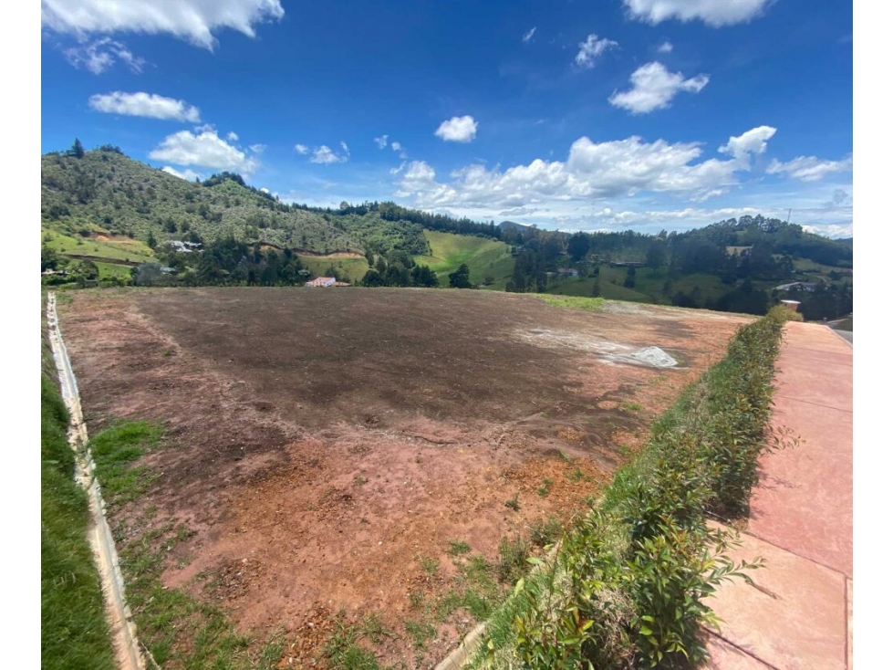 Venta de lote en El Retiro en unidad cerrada