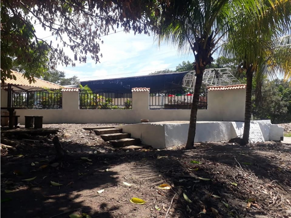 VENPERMUTOEN VILLAVICENCIO CASA CON ESTADERO $550 MM