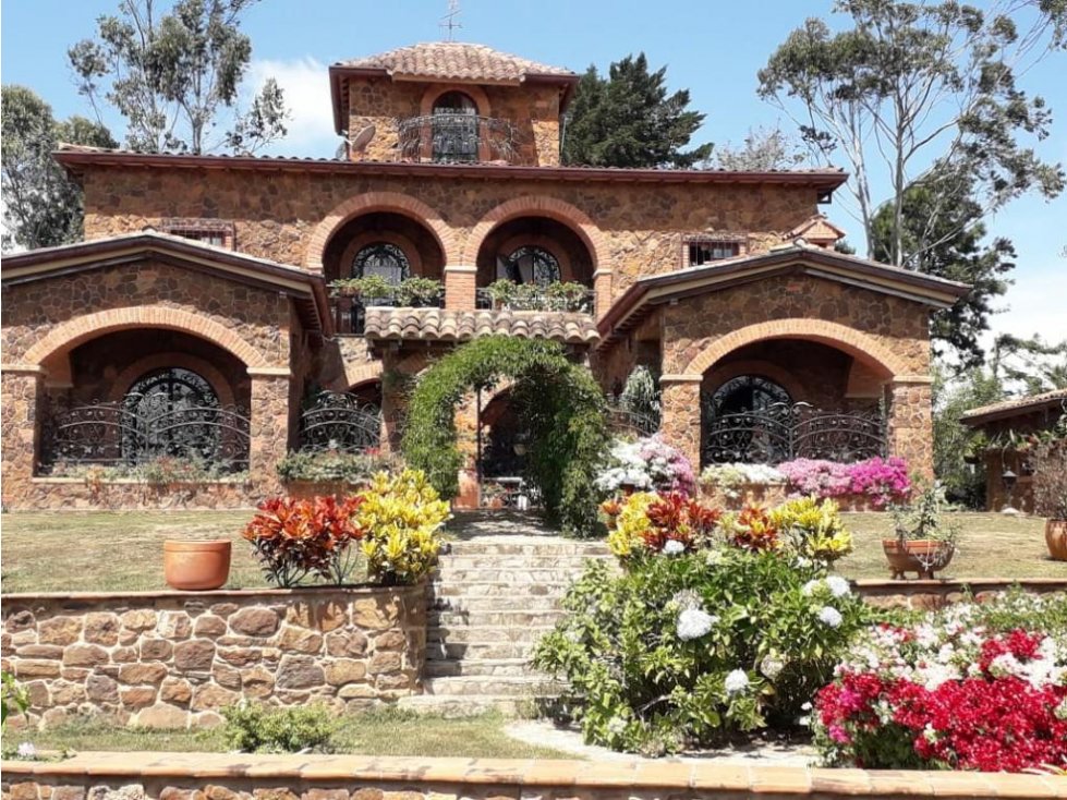 Venta Villa de Estilo Toscano en la Mesa de los Santos - Santander