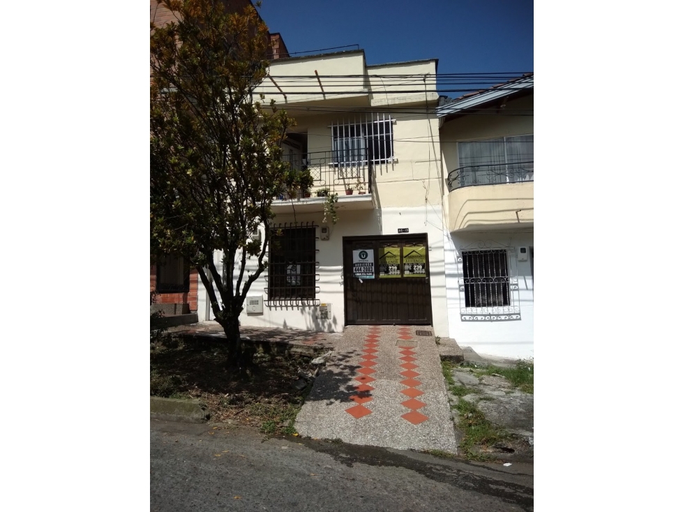 CASA PH  EN VENTA  SALVADOR , MEDELLIN PISO 1