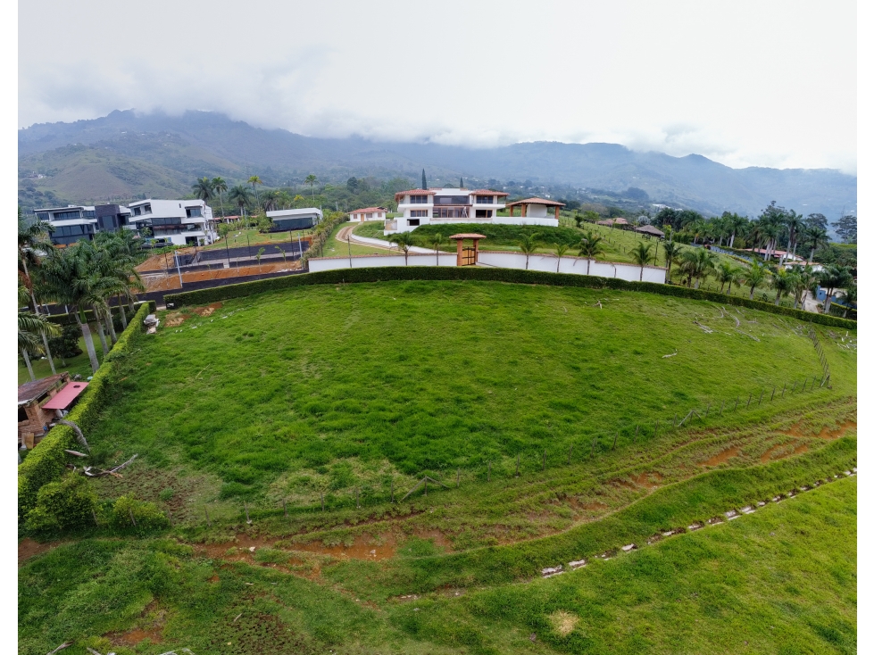 Vendo hermoso lote en parcelación en Copacabana