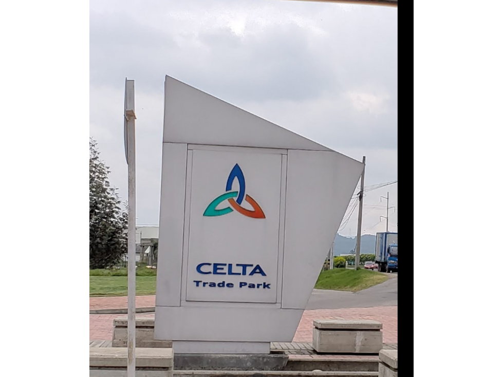 Vendo Lote parque industrial Celta Trade park