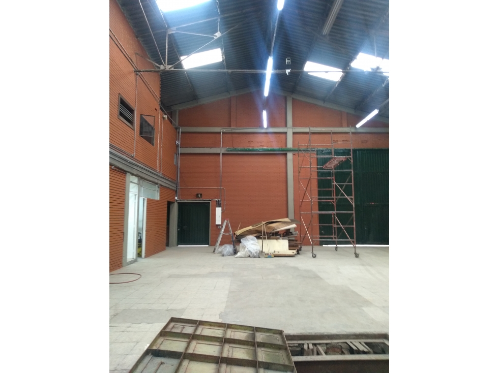 ARRIENDO BODEGA EN ZONA INDUSTRIAL DE MONTEVIDEO