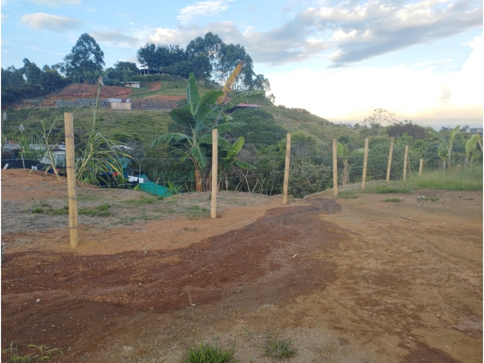 SE VENDE CASA CAMPESTRE PARA REMODELAR CON LOTE EN LA REFORMA