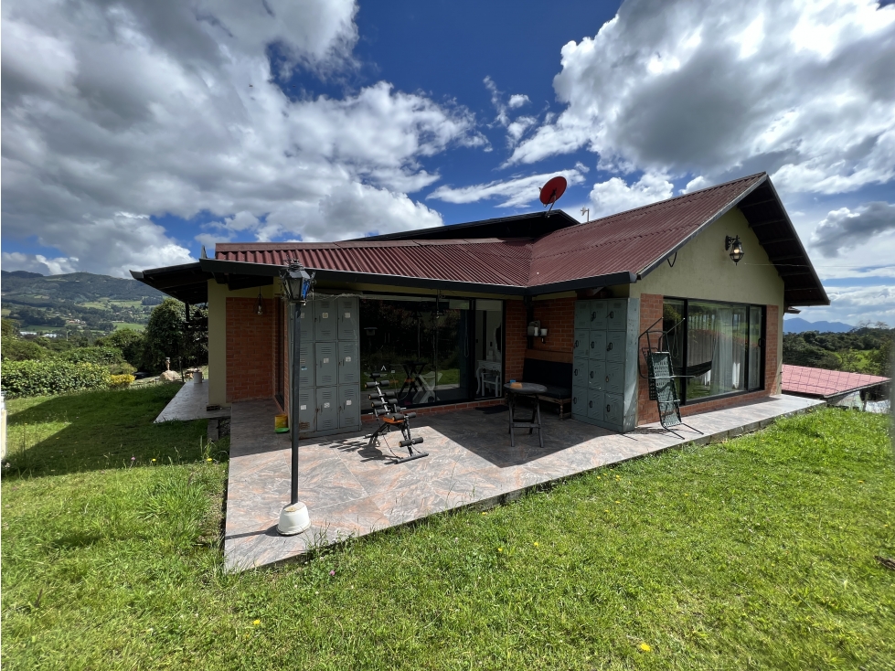 Casa en Tabio sector Rio Frio occidental, con amplia zona verde