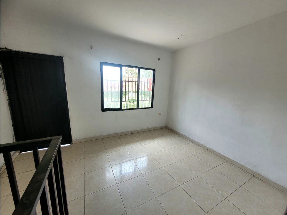 Se vende casa en Santa Helena con local comercial