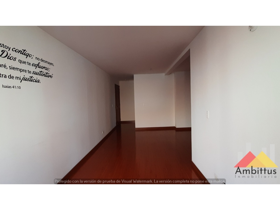 Apartamento con excelente iluminación natural en Colina