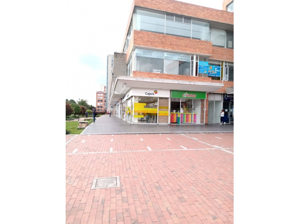 Venta local  RENTANDO Centro Comercial  punto 72