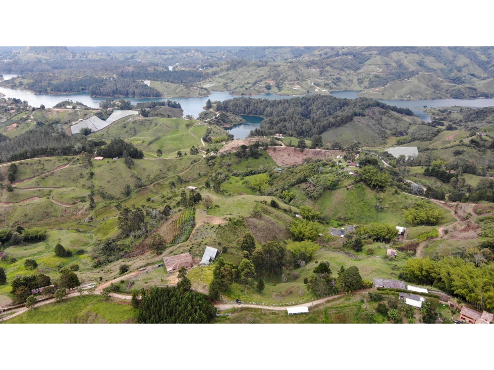 SE VENDE LOTE CON VISTA A LA PIEDRA EL PEÑOL