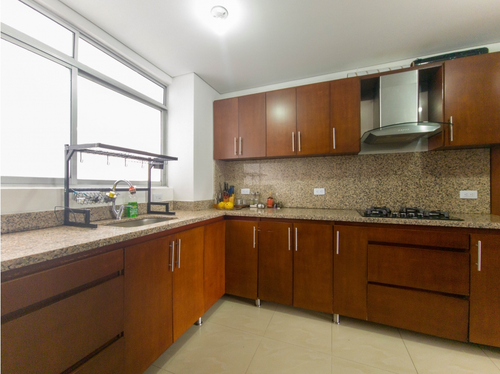 Apartamento con terraza en arriendo en Santa Bárbara Occidental