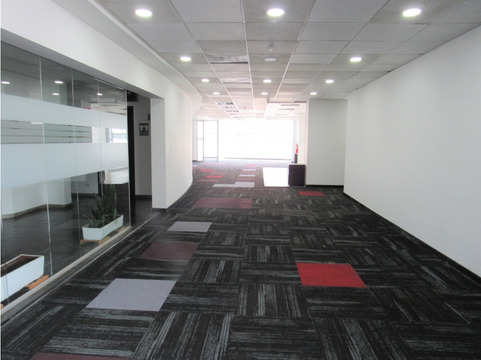 Amplias oficinas en Arriendo en Chico