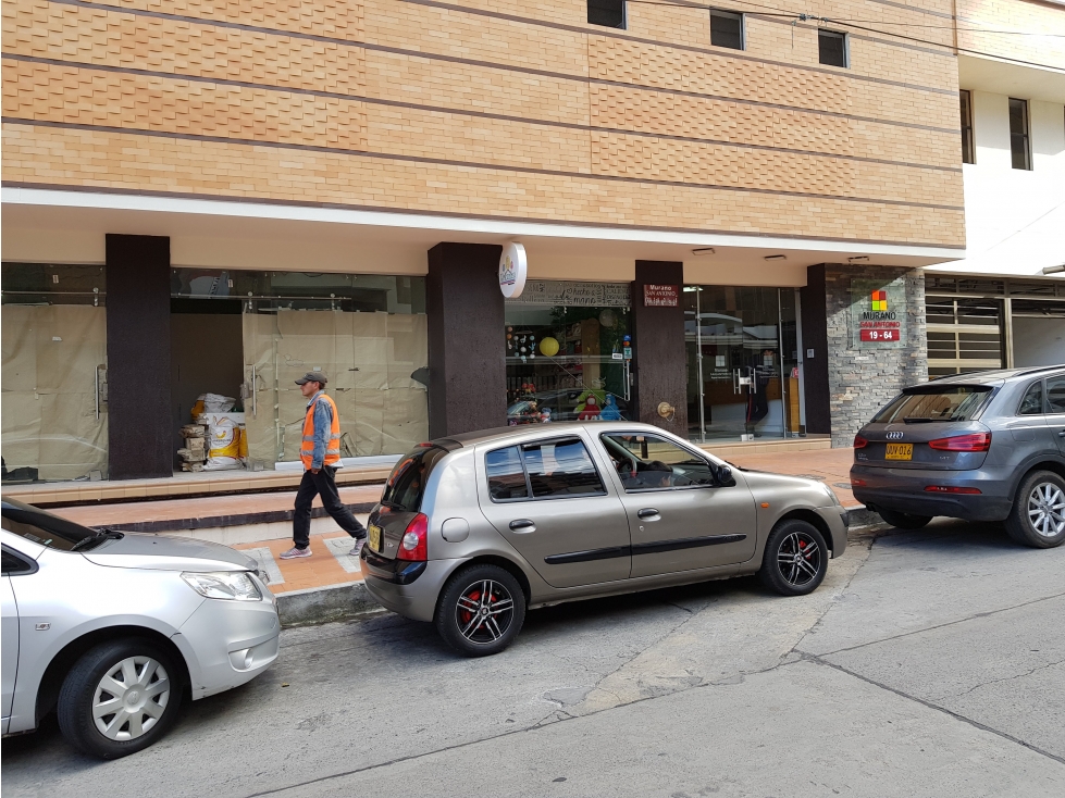 Local comercial avenida de los estudiantes.