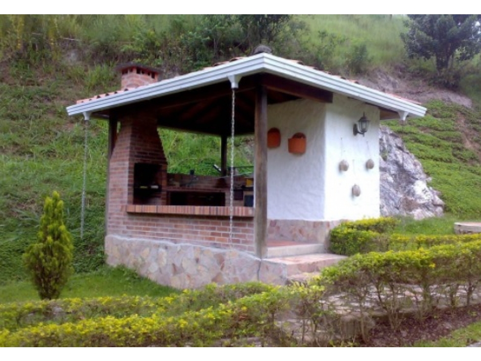 Se vende CASA CAMPESTRE en Condominio lomas del Campestre