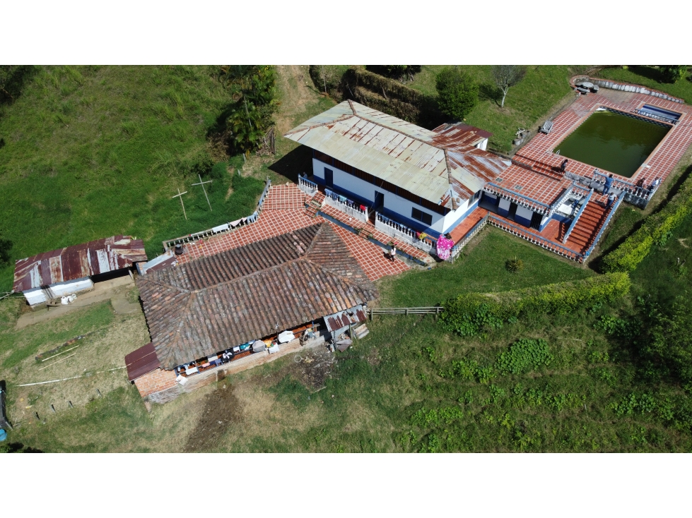 Se vende gran finca por Belalcázar