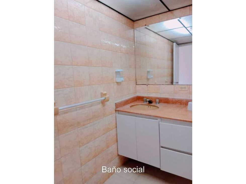 RHBR-10565 (APTO PISO 4, Laureles)