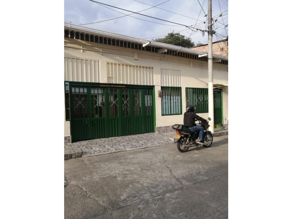 VENTA DE CASA DOBLE RENTA   EN CALARCA  CERCA A PLAZA PRINCIPAL