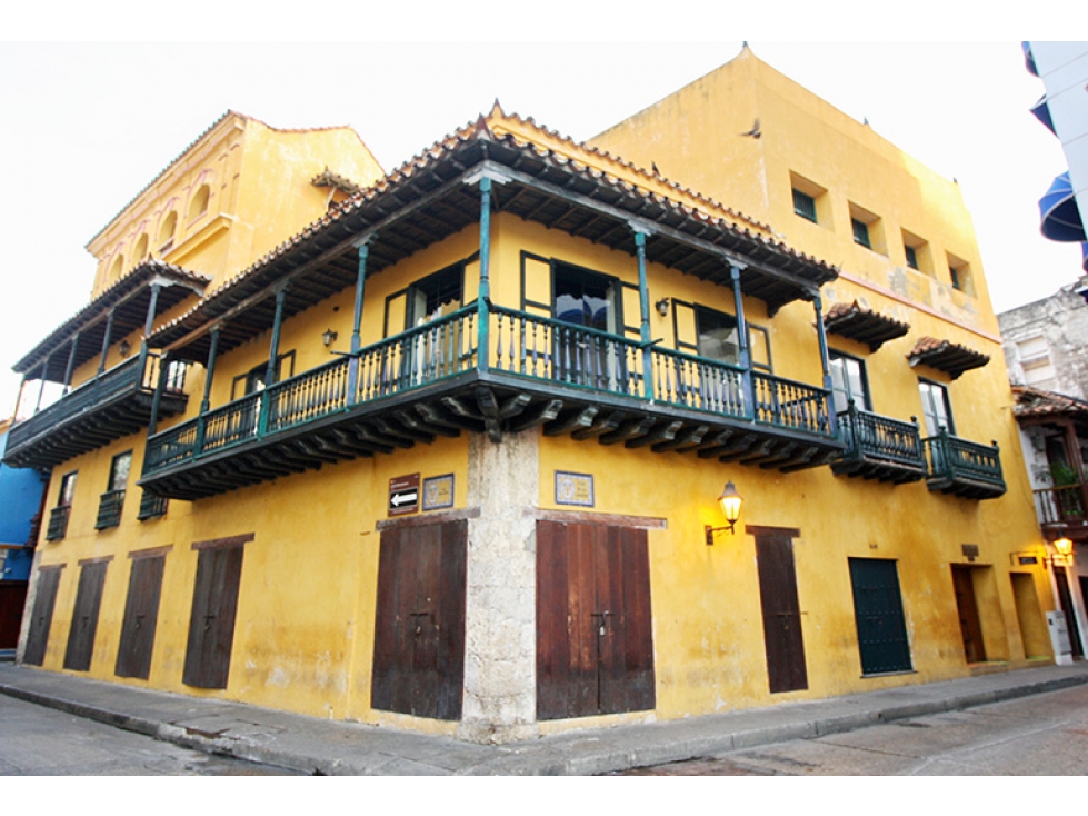 VENTA DE EDIFICIO  CESAREO EN EL CENTRO DE CARTAGENA