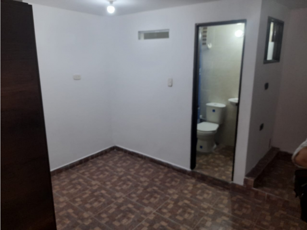 ARRIENDO APARTAESTUDIO EN PRADO A 2 CUADRAS DE ESTACION DEL METRO