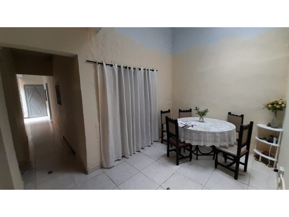 CASA EN VENTA CON DOS LOCALES INCLUIDOS