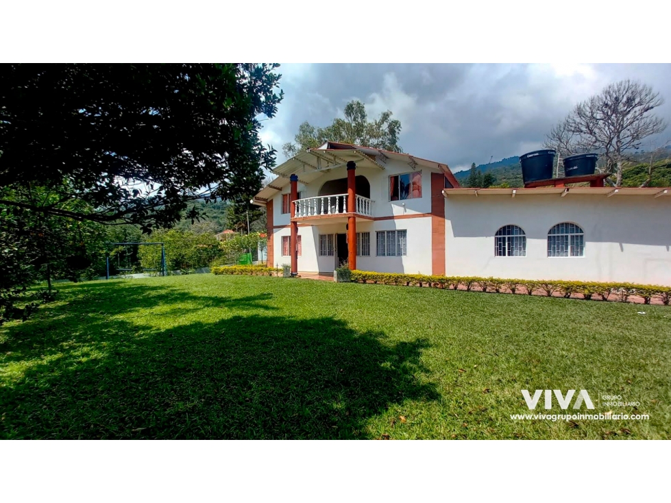 ESPECTACULAR FINCA EN CONJUNTO CERRADO