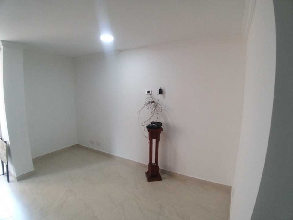 Alquilo apartamento en Medellín barrio El Poblado patio bonito