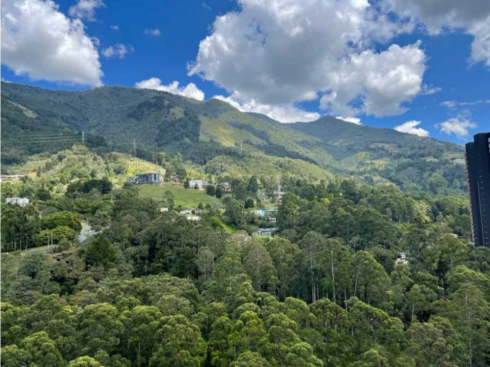 APARTAMENTO CON ESPACIOS GENEROSOS CON HERMOSA VISTA A LA CIUDAD