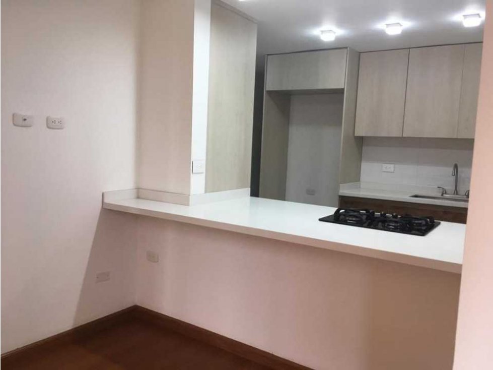 Apartamento con generosos espacios, muy buena ubicacion