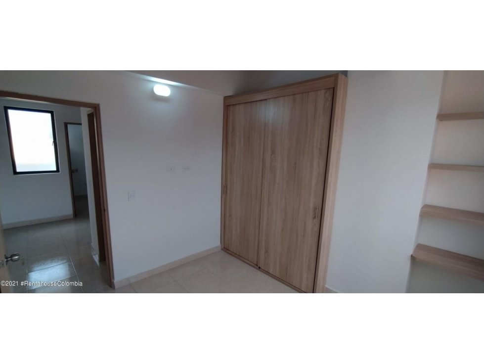 Apartamento en  Asturias(Itagui) RAH CO: 22-841