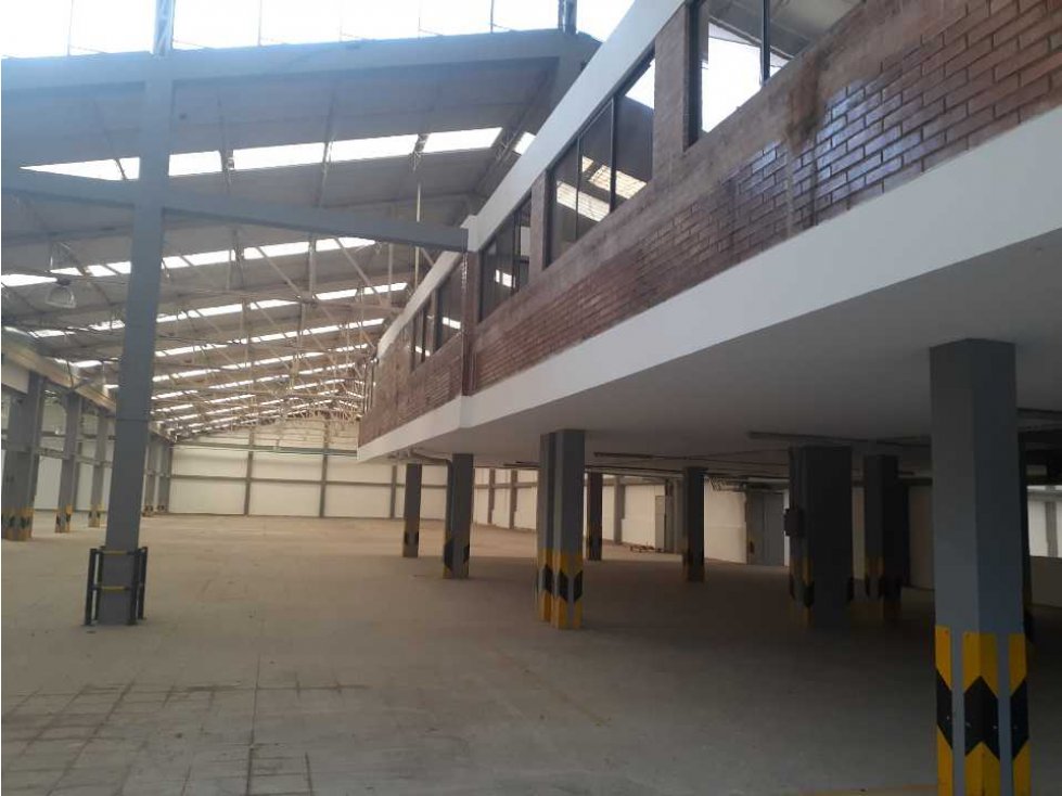 ARRIENDO BODEGA PARQUE EMPRESARIAL ZONA SUR