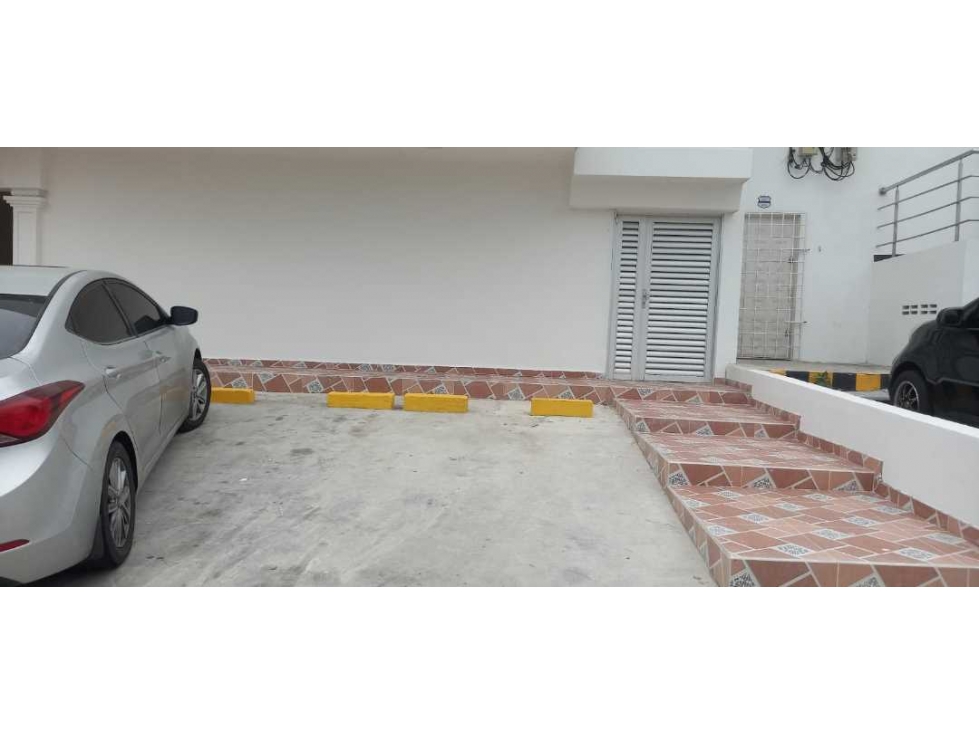 ARRIENDO LOCAL SEGUNDO PISO COMERCIAL 400 MTS