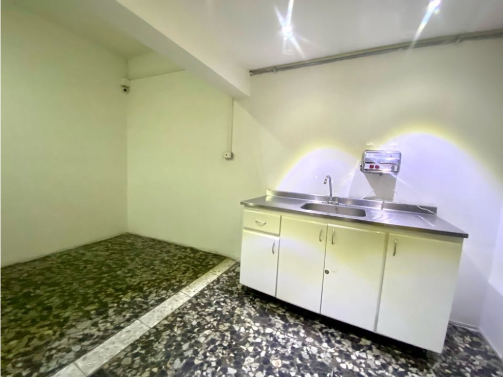 Vendo - arriendo oficina de 372 metros en el centro. AR