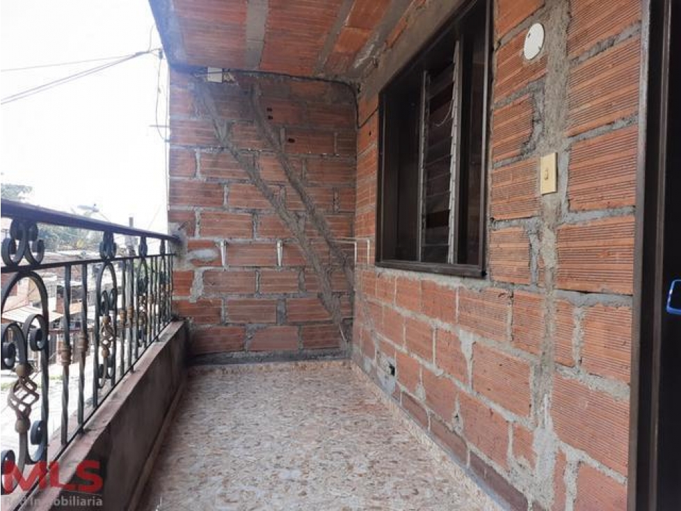 buena ubicación(MLS#233909)