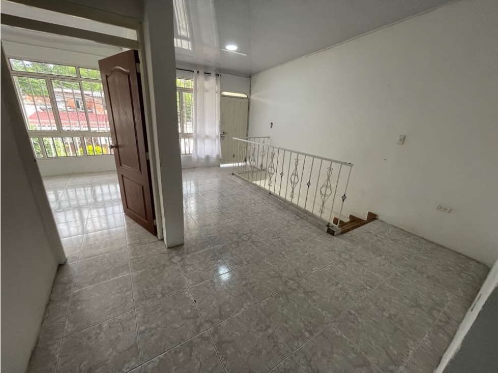 Casa bifamiliar en venta/ sur de armenia/ parqueadero