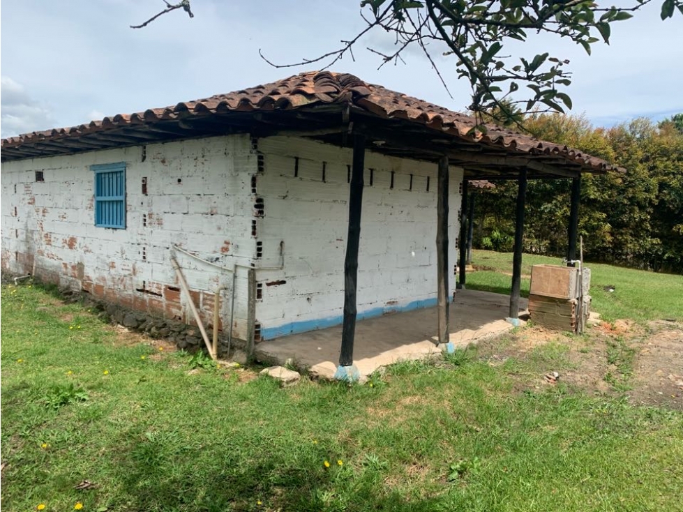 Casa Campesina Lote de 2000 m2 a 5 min del Casco Urbano