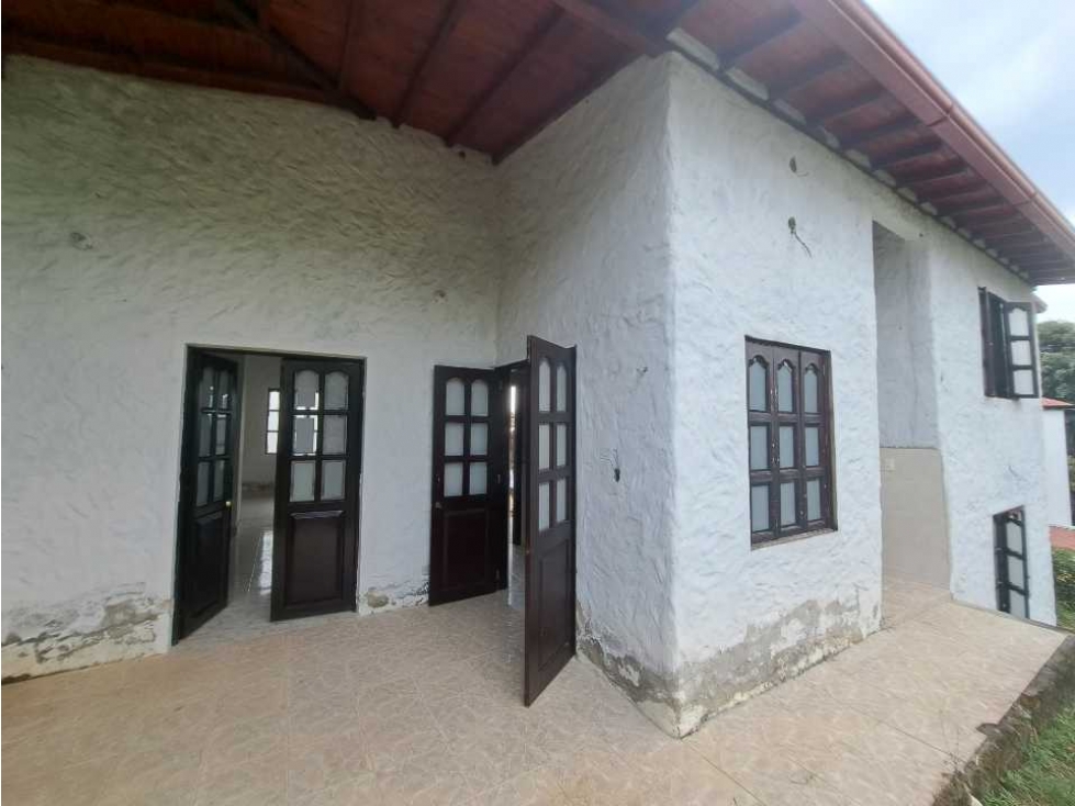 En Venta Casa Campestre en La Mesa Conjunto Cerrado