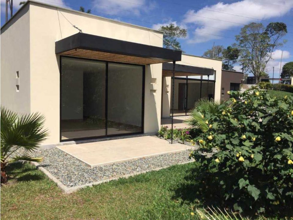 Casa campreste en condominio cerca a la autopista del cafe