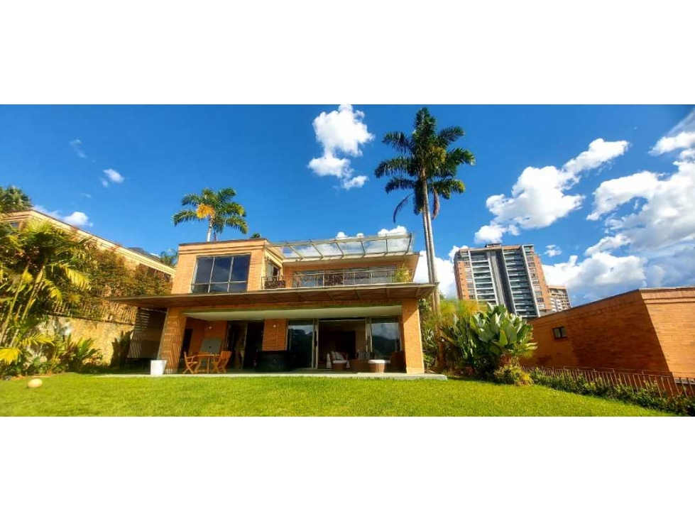 CASA EN LA CALERA POBLADO MEDELLIN CON AMPLIO JARDIN Y VISTA