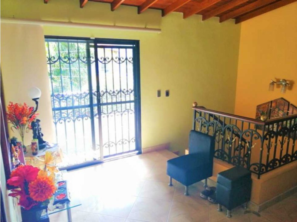 Casa en venta remodelada en Laureles