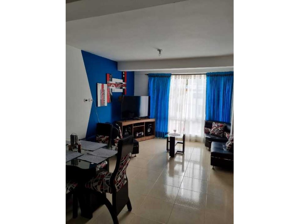 VENTA CASA ESQUINERA DE 3 PISOS CON LOCAL COMERCIAL Y TERRAZA