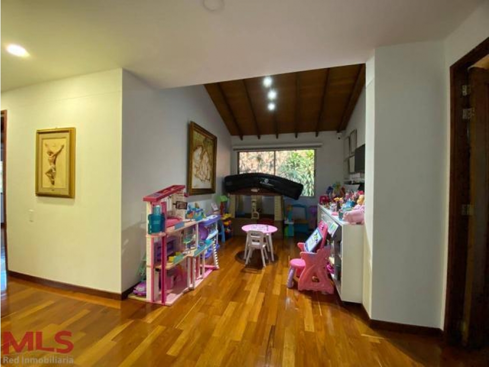 Espectacular casa en unidad cerrada!!(MLS#223292)