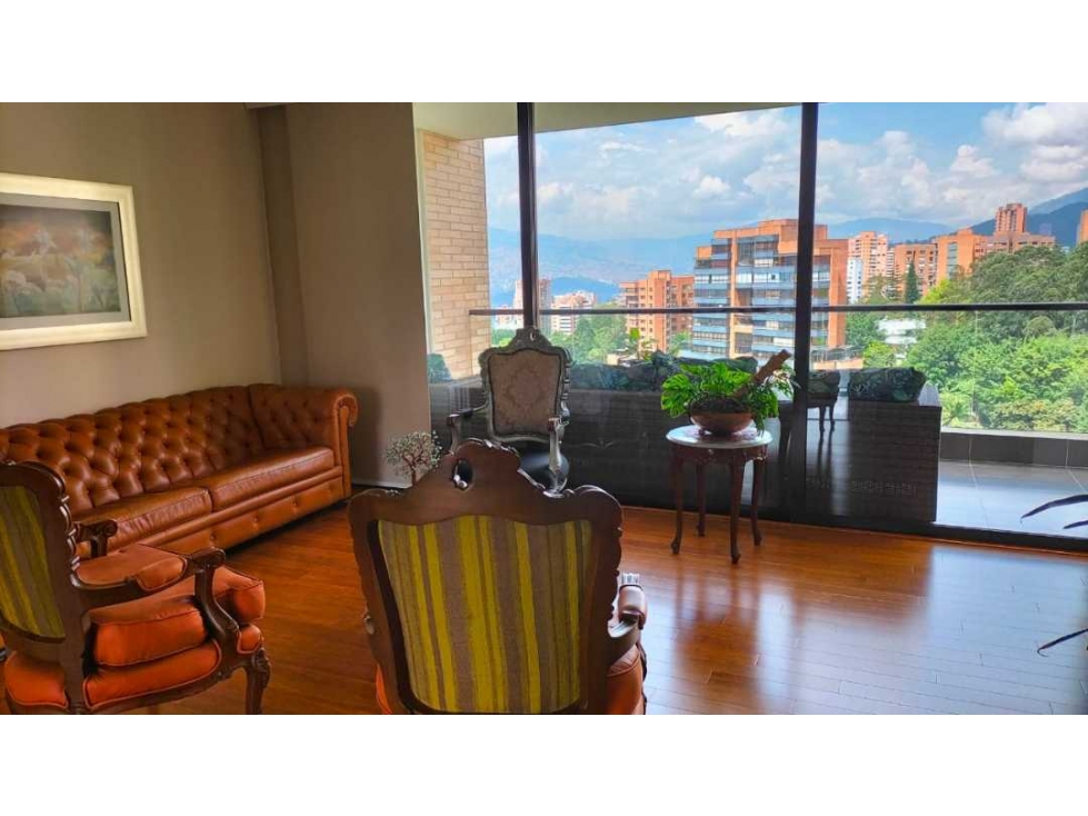 HERMOSO APARTAMENTO CON LA MEJOR VISTA A LA CIUDAD, MUY BIEN DISTRIBUI