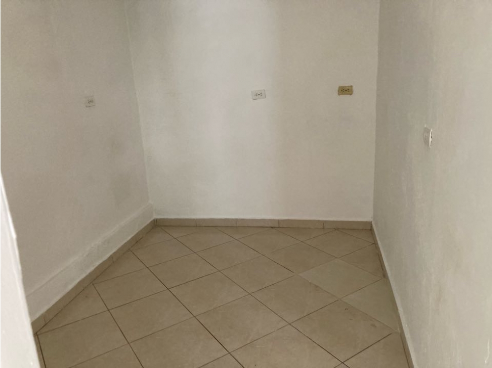 CASA O LOCAL EN ARRIENDO EN GUAYABAL MEDELLIN