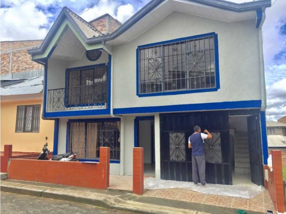 LUXA VENDE CASA AMPLIA BARRIO VILLA HELENA .DOS PISOS INDEPENDIENTES