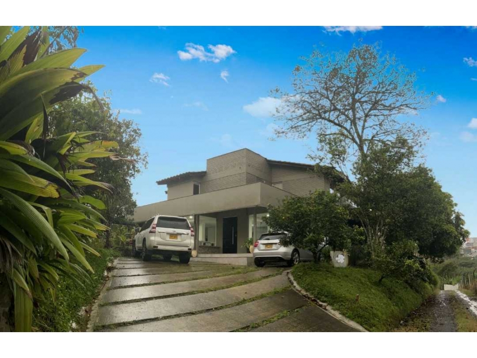 Moderna casa para venta en La Pradera