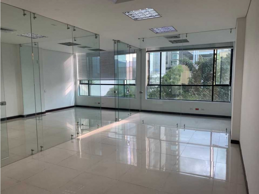 Se arrienda oficina en el Poblado 92m²