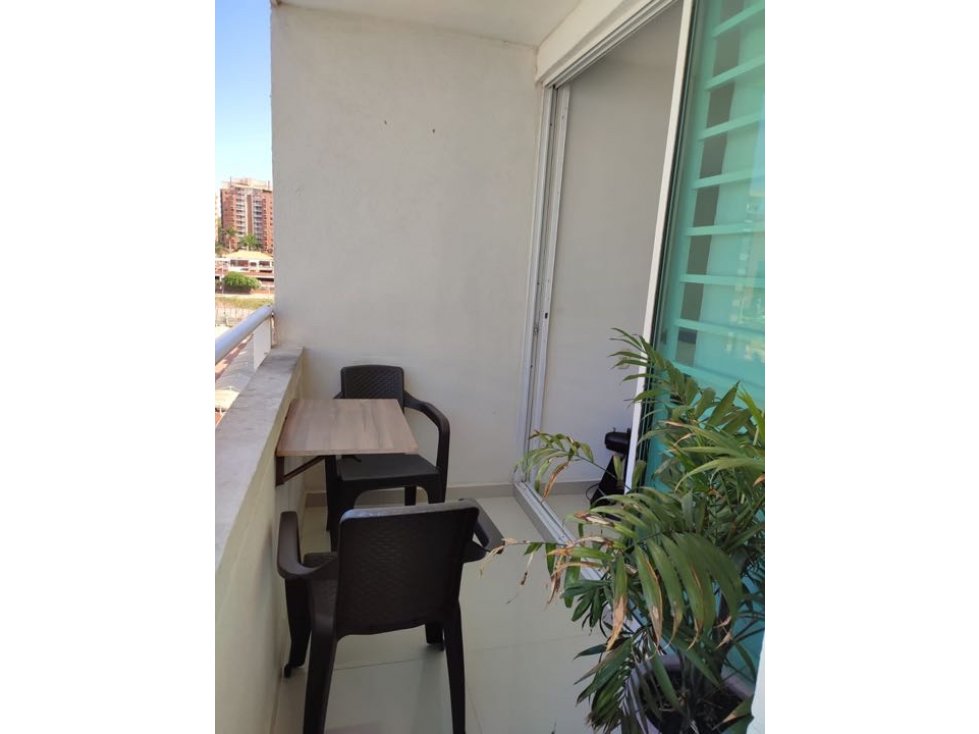 SE VENDE AMPLIO APARTAMENTO EN MIRAMAR