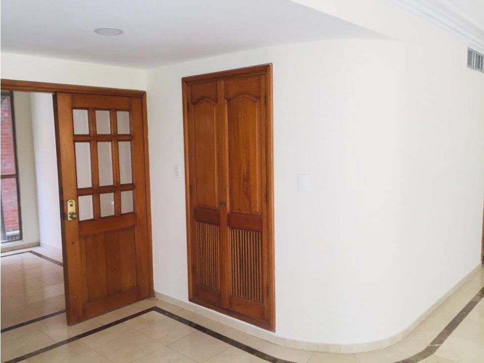 SE VENDE APARTAMENTO EN EXCLUSIVA ZONA DE EL GOLF